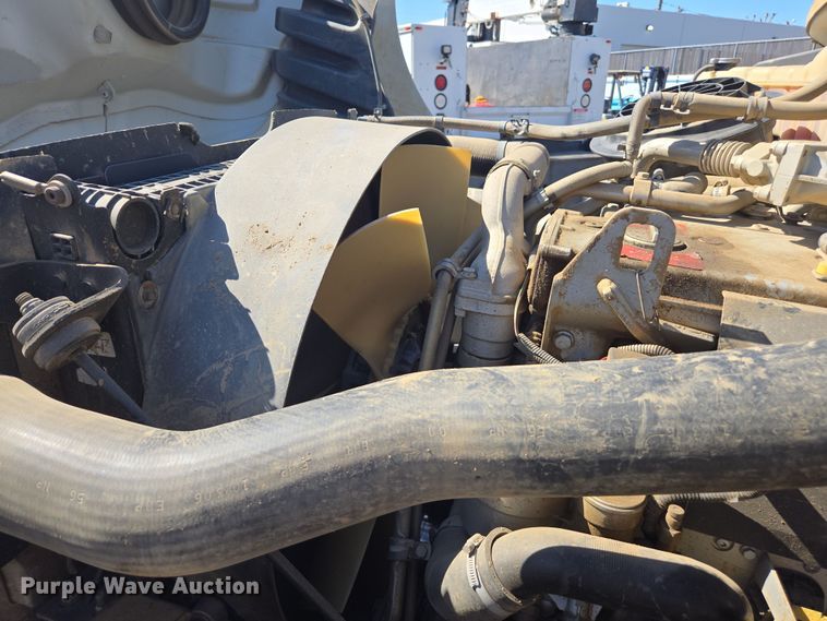 image for item EC0883 2007 Freightliner Business Class M2 water truck