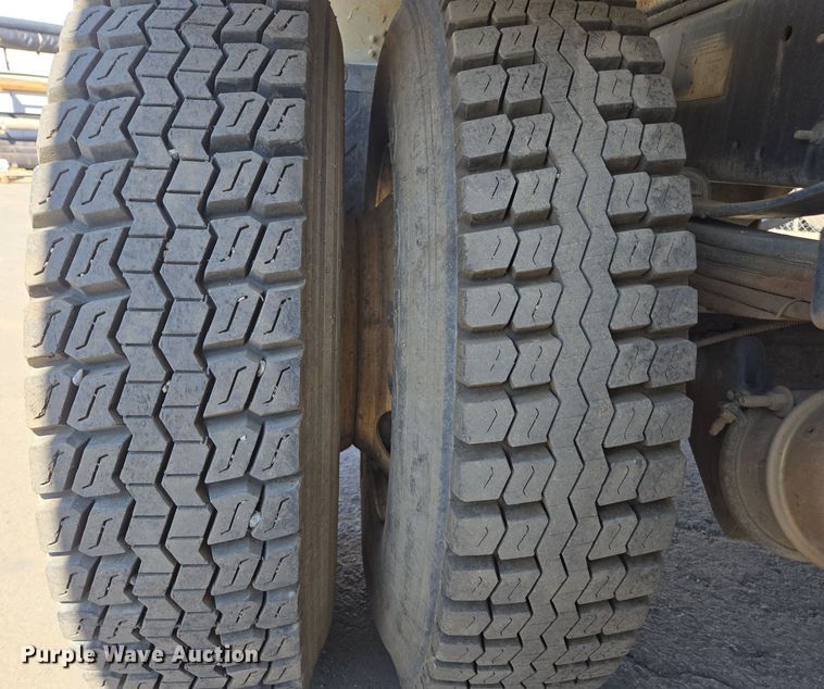 image for item EC0883 2007 Freightliner Business Class M2 water truck