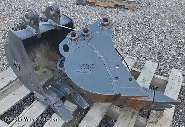 image for item EC0885 (2) Tag mini excavator buckets