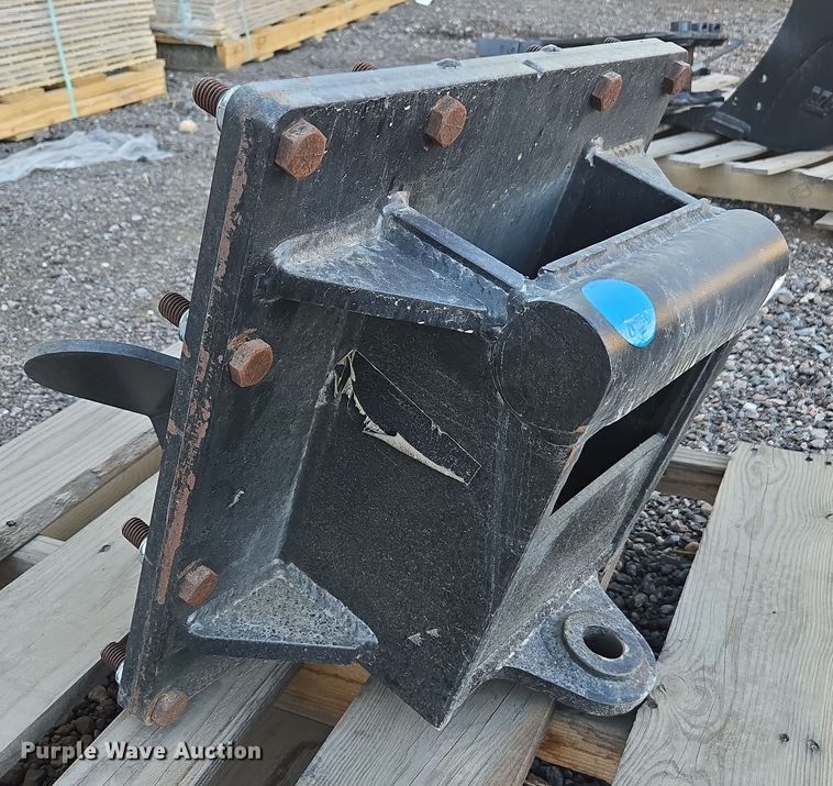 image for item EC0886 Blue Diamond 800107 excavator auger quick coupler mount