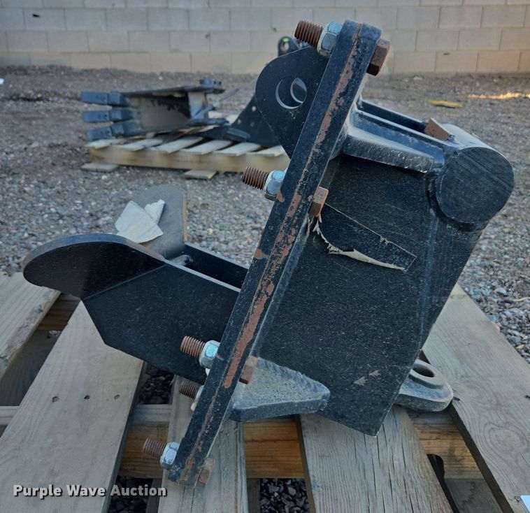 image for item EC0886 Blue Diamond 800107 excavator auger quick coupler mount