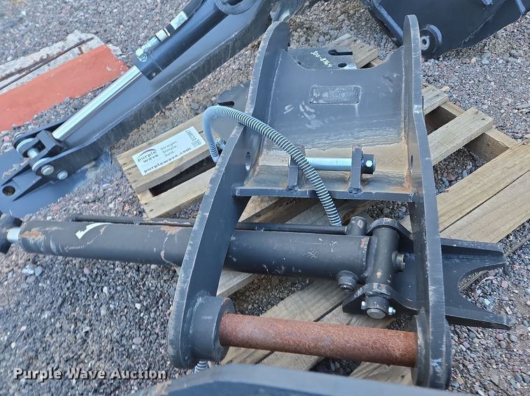 image for item EC0897 Tag mini excavator hydraulic thumb