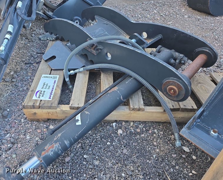 image for item EC0897 Tag mini excavator hydraulic thumb