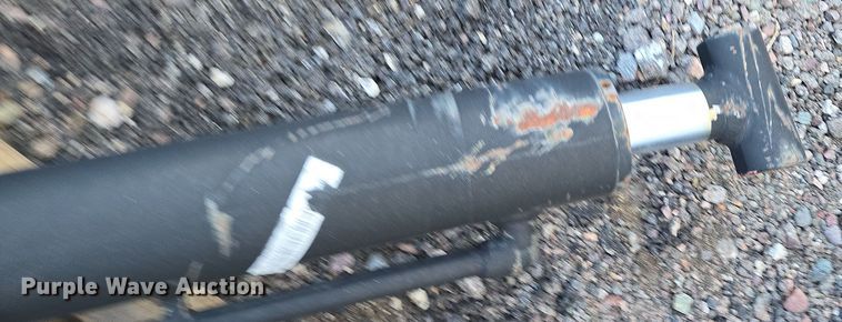 image for item EC0897 Tag mini excavator hydraulic thumb