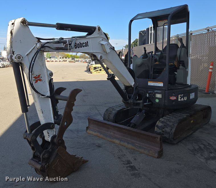image for item EC0898 2015 Bobcat E26 mini excavator
