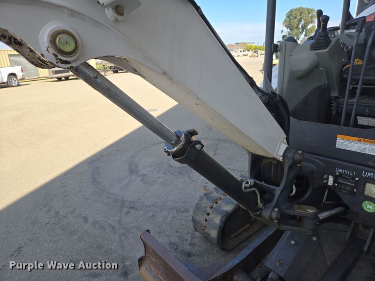 image for item EC0898 2015 Bobcat E26 mini excavator