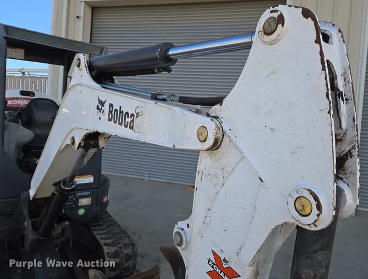 image for item EC0898 2015 Bobcat E26 mini excavator
