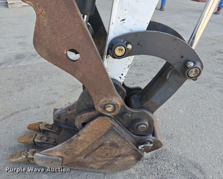 image for item EC0898 2015 Bobcat E26 mini excavator