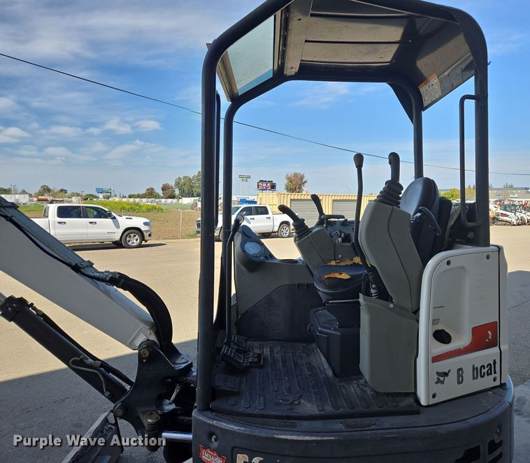 image for item EC0898 2015 Bobcat E26 mini excavator