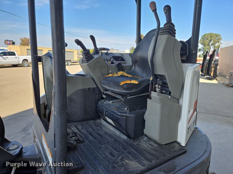 image for item EC0898 2015 Bobcat E26 mini excavator