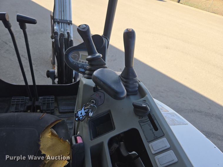 image for item EC0898 2015 Bobcat E26 mini excavator