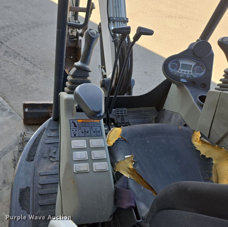 image for item EC0898 2015 Bobcat E26 mini excavator