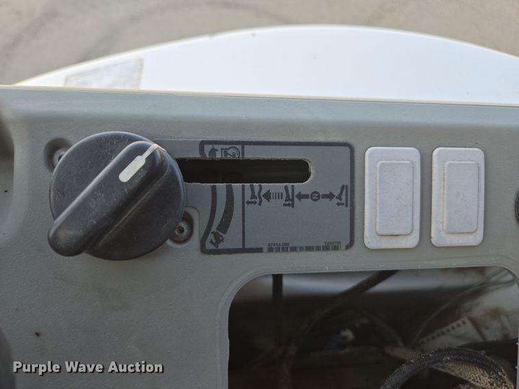 image for item EC0898 2015 Bobcat E26 mini excavator