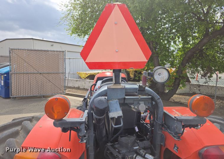 image for item EC0899 2018 Kubota M5N-111 MFWD tractor