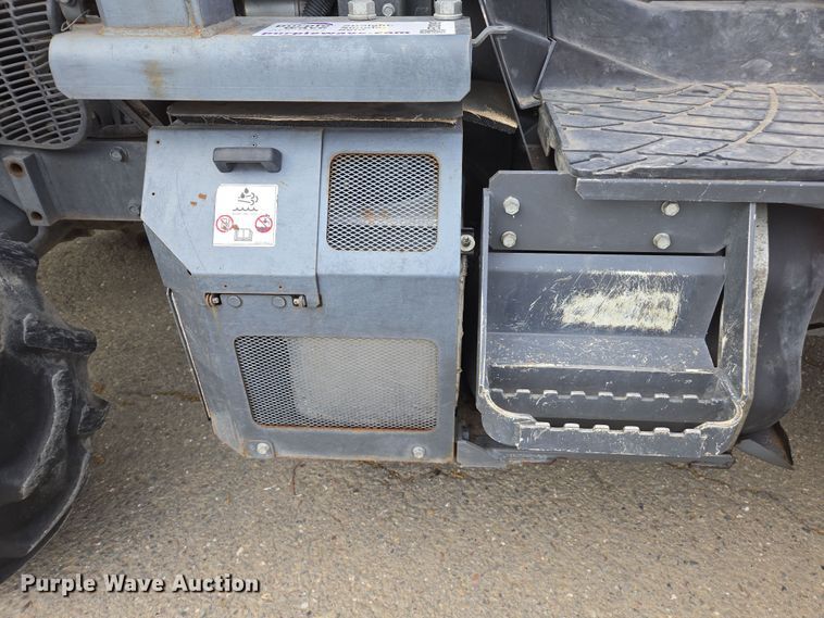 image for item EC0899 2018 Kubota M5N-111 MFWD tractor