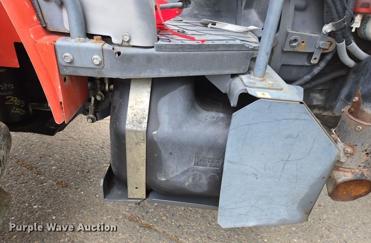 image for item EC0899 2018 Kubota M5N-111 MFWD tractor