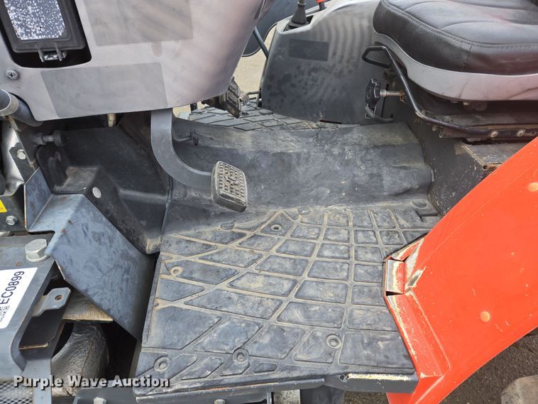 image for item EC0899 2018 Kubota M5N-111 MFWD tractor