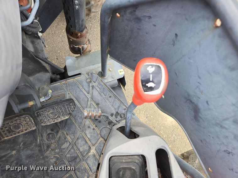 image for item EC0899 2018 Kubota M5N-111 MFWD tractor