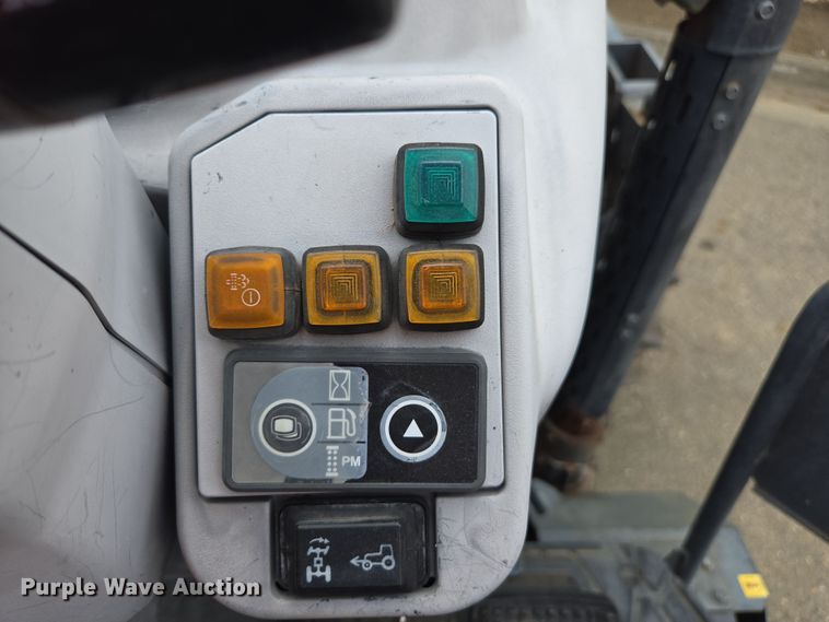 image for item EC0899 2018 Kubota M5N-111 MFWD tractor