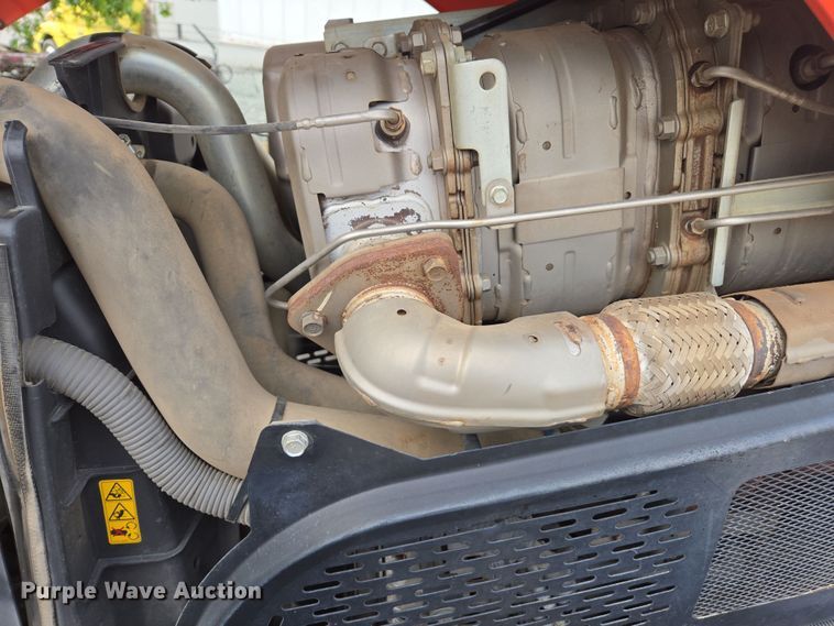 image for item EC0899 2018 Kubota M5N-111 MFWD tractor