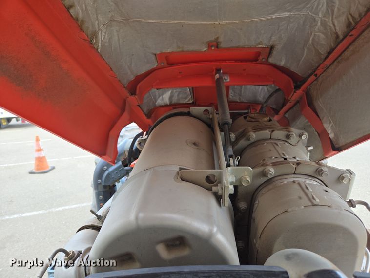 image for item EC0899 2018 Kubota M5N-111 MFWD tractor