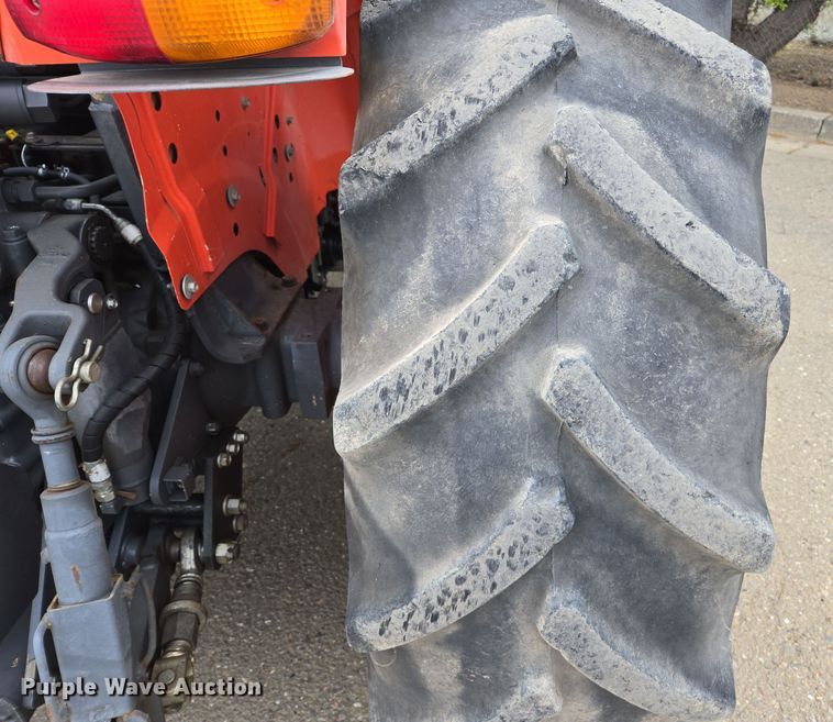 image for item EC0899 2018 Kubota M5N-111 MFWD tractor