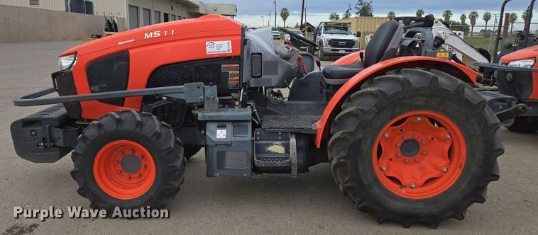 image for item EC0900 2018 Kubota M5N-111 MFWD tractor