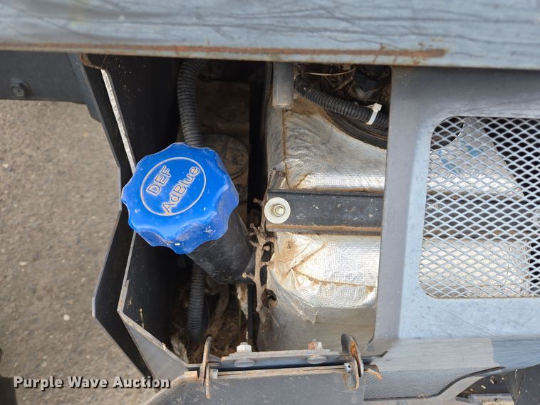 image for item EC0900 2018 Kubota M5N-111 MFWD tractor