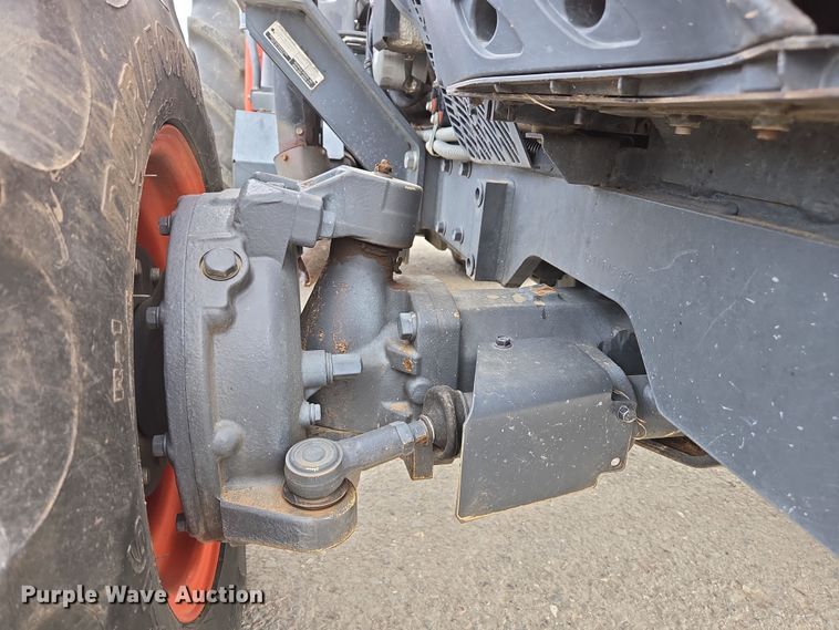 image for item EC0900 2018 Kubota M5N-111 MFWD tractor