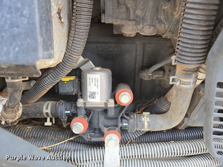 image for item EC0900 2018 Kubota M5N-111 MFWD tractor