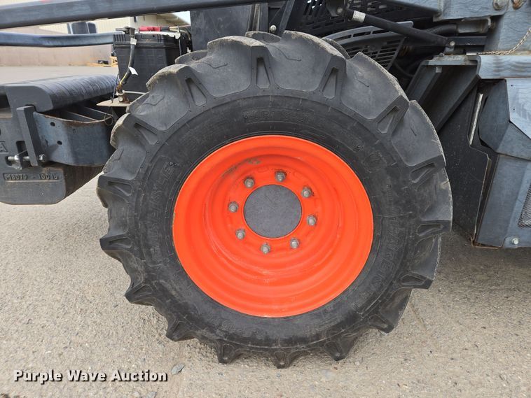 image for item EC0900 2018 Kubota M5N-111 MFWD tractor