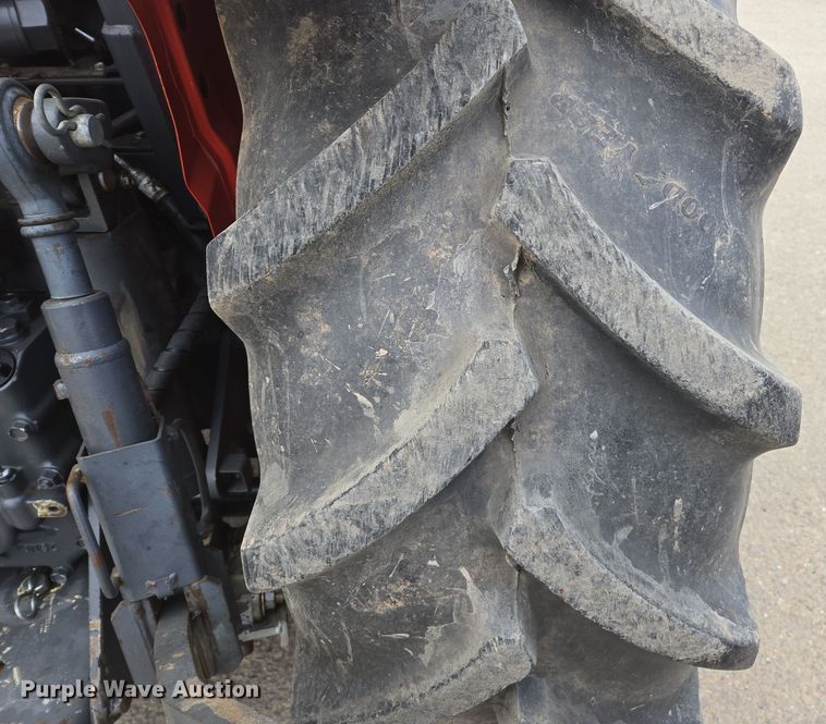 image for item EC0900 2018 Kubota M5N-111 MFWD tractor