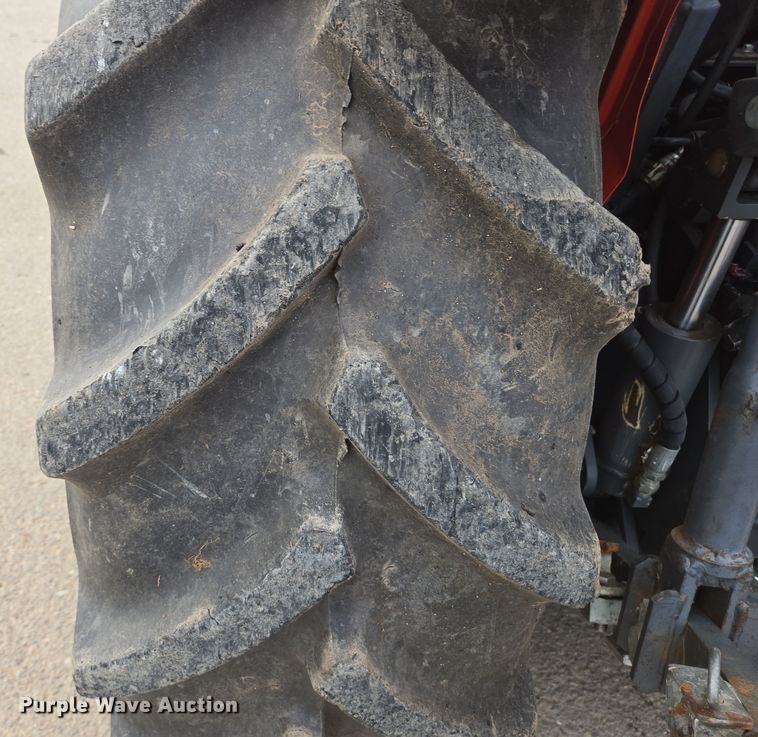 image for item EC0900 2018 Kubota M5N-111 MFWD tractor