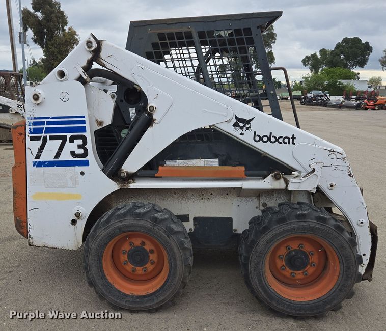 image for item EC0901 1997 Bobcat 773 skid steer loader