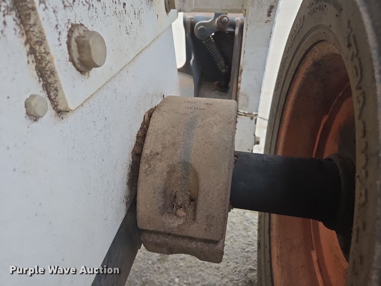 image for item EC0901 1997 Bobcat 773 skid steer loader