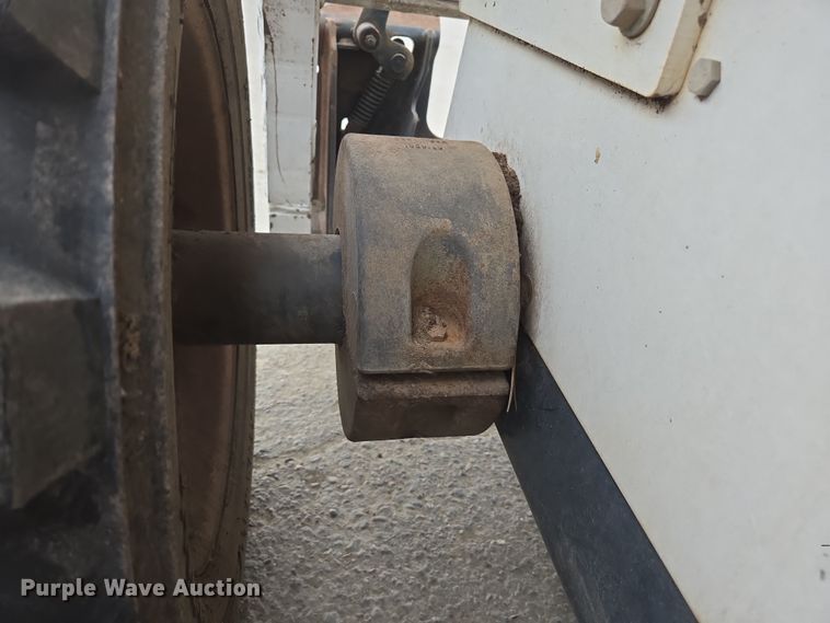 image for item EC0901 1997 Bobcat 773 skid steer loader