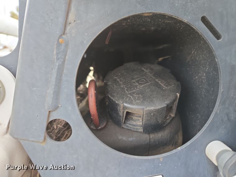 image for item EC0901 1997 Bobcat 773 skid steer loader