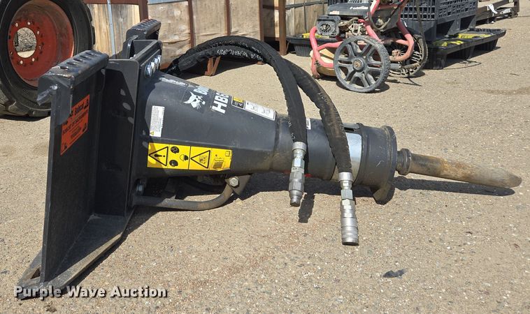 image for item EC0904 2023 Bobcat HB680 skid steer breaker