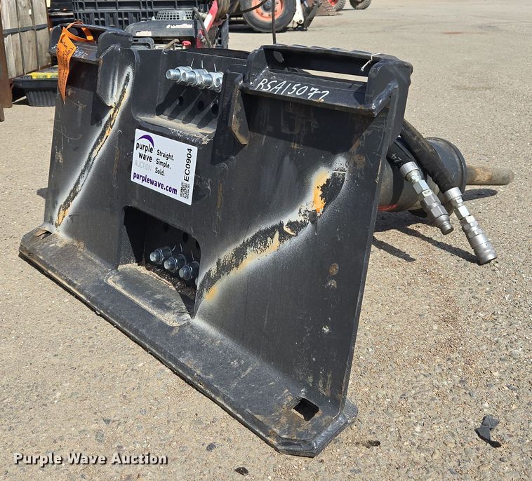 image for item EC0904 2023 Bobcat HB680 skid steer breaker