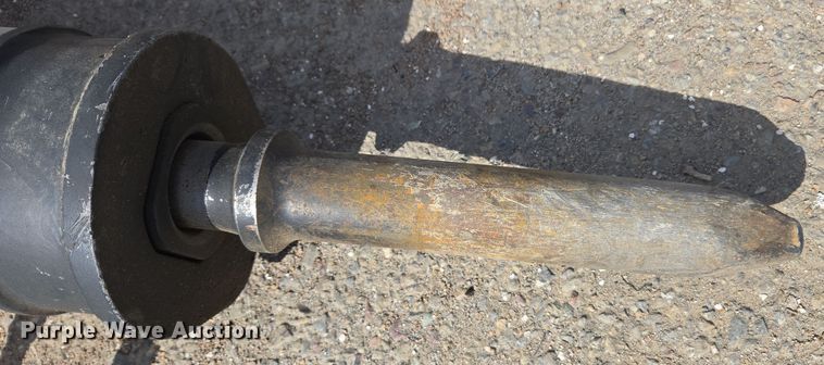 image for item EC0904 2023 Bobcat HB680 skid steer breaker