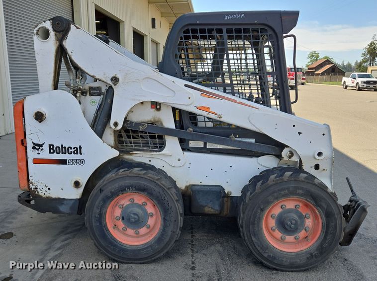 image for item EC0906 Bobcat S750 skid steer loader
