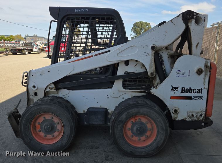 image for item EC0906 Bobcat S750 skid steer loader