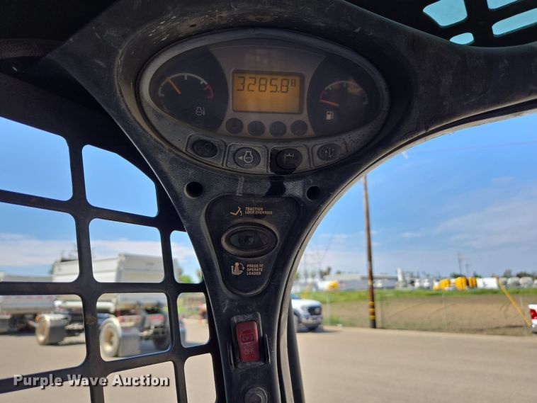 image for item EC0906 Bobcat S750 skid steer loader