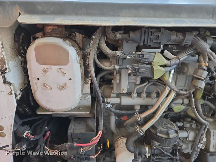 image for item EC0906 Bobcat S750 skid steer loader