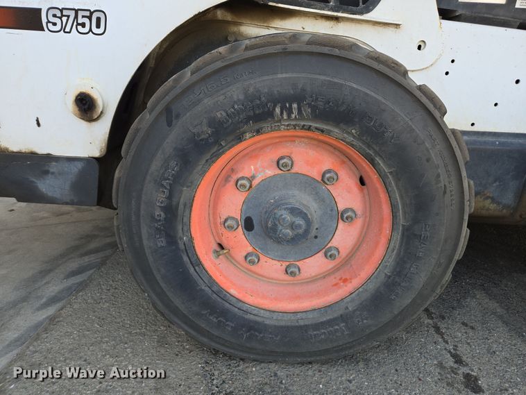 image for item EC0906 Bobcat S750 skid steer loader