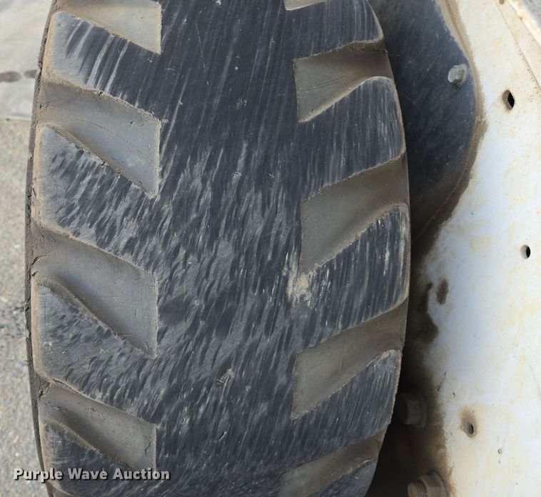 image for item EC0906 Bobcat S750 skid steer loader