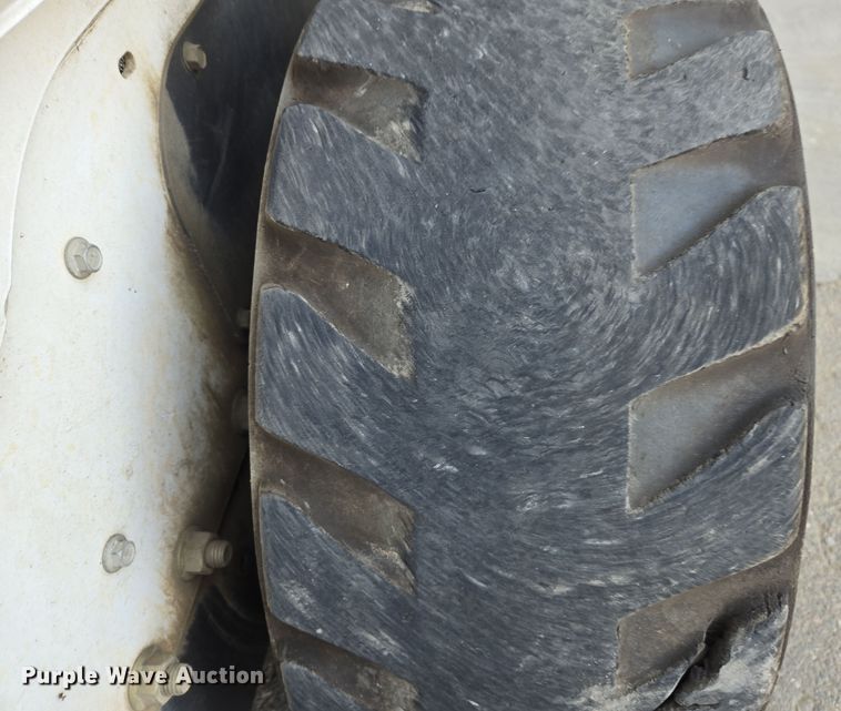 image for item EC0906 Bobcat S750 skid steer loader