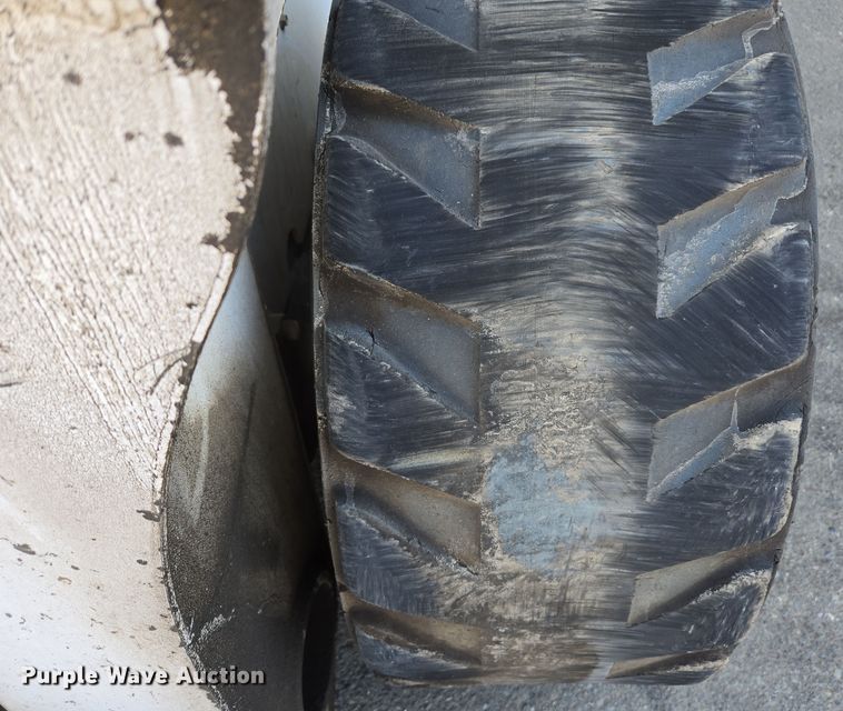 image for item EC0906 Bobcat S750 skid steer loader