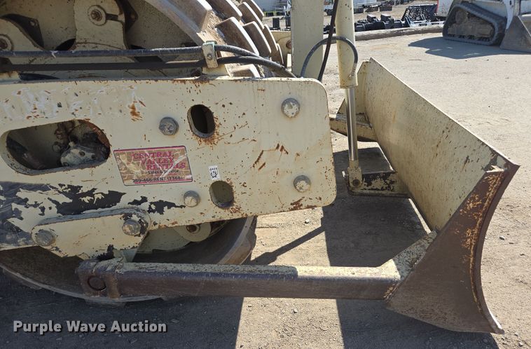 image for item EC0907 2006 Ingersoll Rand SD-70F TF single drum vibratory roller