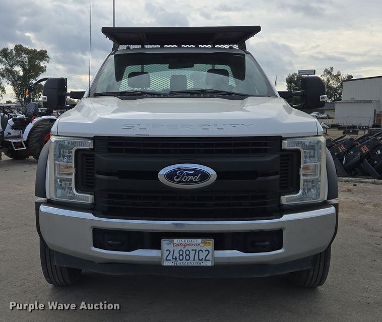 image for item EC0908 2017 Ford F550 flatbed truck